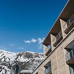 Hotel The Crystal Vaya Unique *