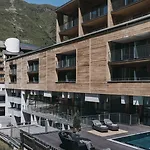 The Crystal Vaya Unique