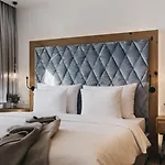 Hotel The Crystal Vaya Unique *