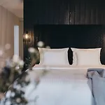 The Crystal Vaya Unique *