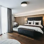 Hotel The Crystal Vaya Unique *