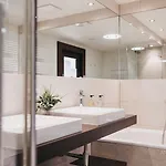 Hotel The Crystal Vaya Unique *