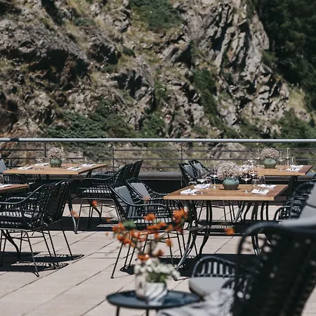 The Crystal Vaya Unique Hotell *