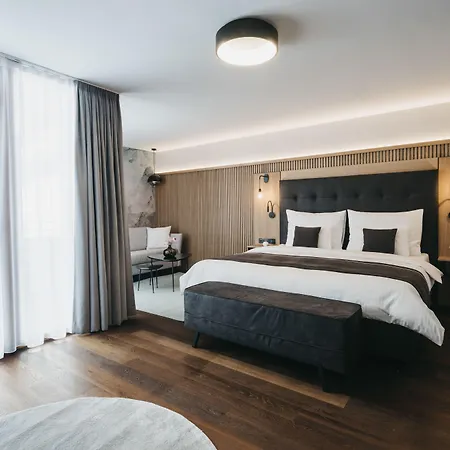 Hotel The Crystal Vaya Unique *